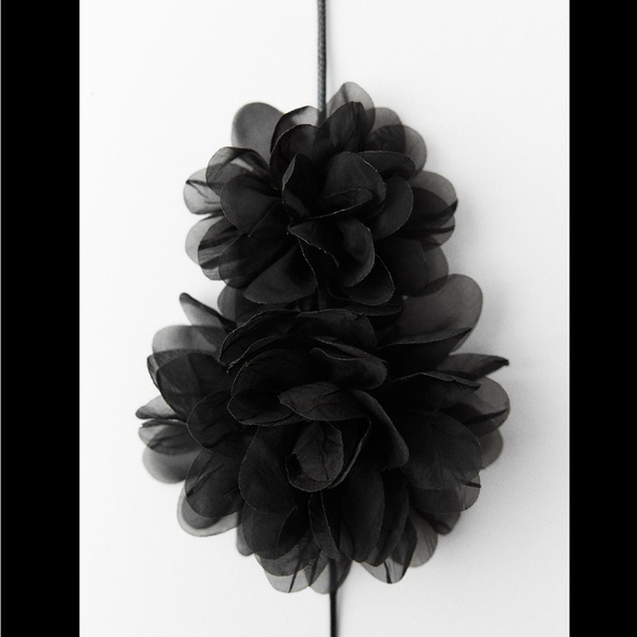 CORDED COLLAR FLOWERS - Picture 3 of 4